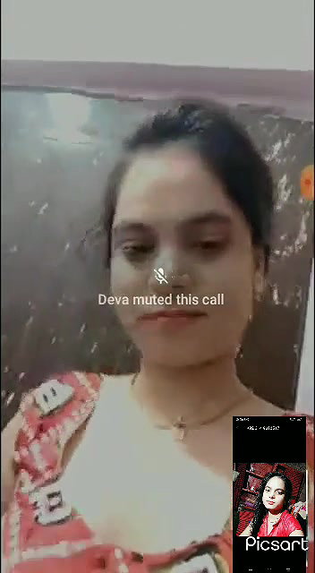 Desi girl Shows Her Boobs on VC
