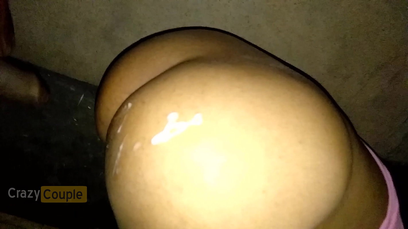 Malkin bhabi pee And sex with nokar in farmhouse bathroom