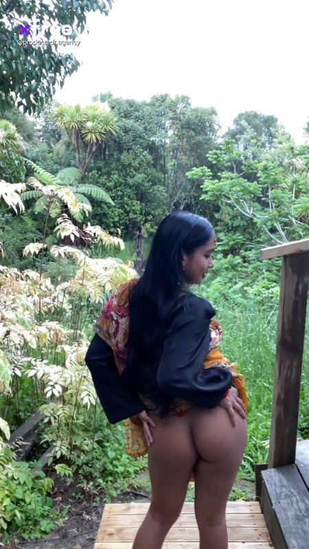 Cute desi model show her boobs n ass