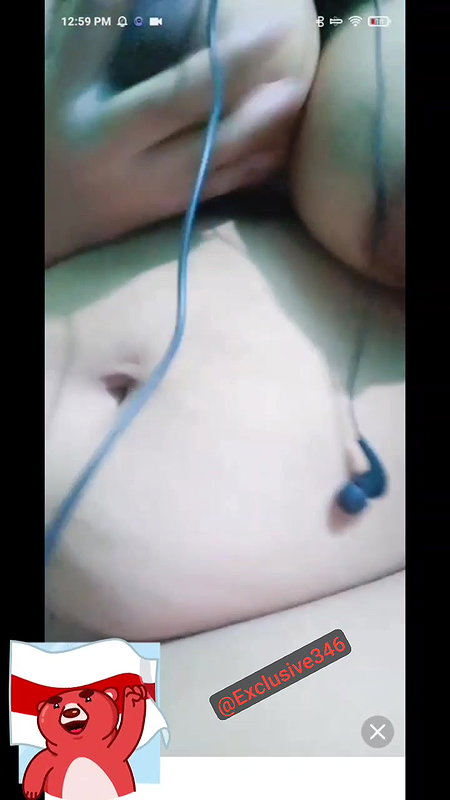 Fatty chamet girl shwo her ass