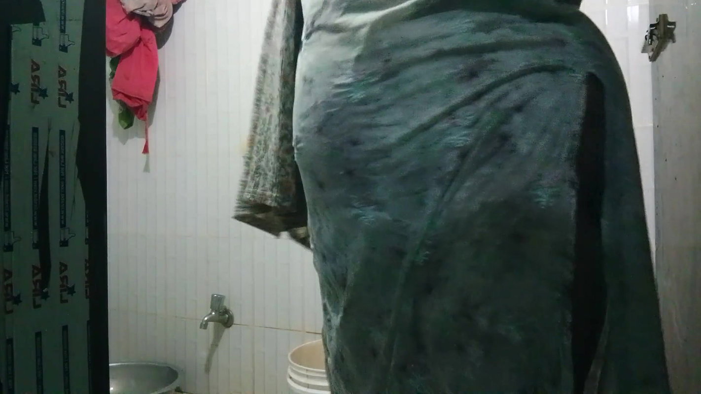 While the neighbor’s beautiful sister-in-law was showering, her brother-in-law was fucking doggy style and fucking her pussy