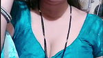 Cute n Sexy Bhabhi Shows Cleavage n Remove Blouse