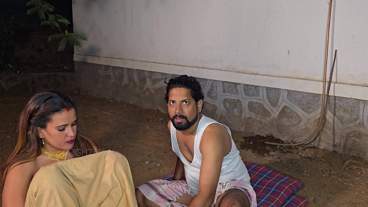 Desi Indian Husband Took His Wife to the Garden and Fucked Her
