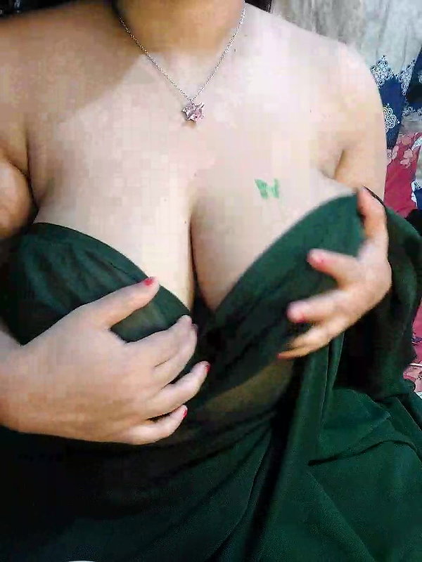 Stripchat-Public.Show-f-Adiba_2-2024.11.19.042214