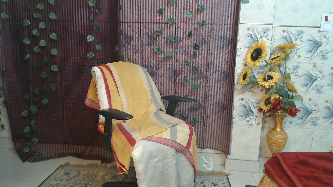 Stripchat-Public.Show-f-Mahimagic_doll-2025.01.19.184531