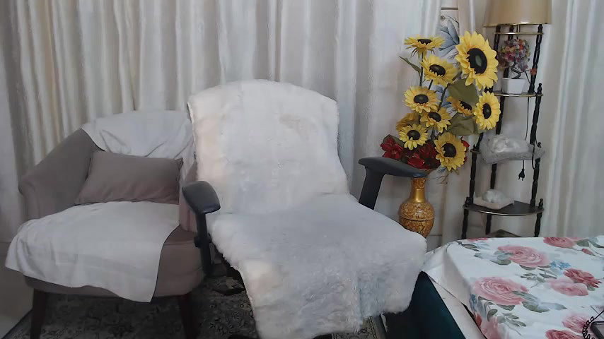Stripchat-Public.Show-f-Mahimagic_doll-2025.04.08.110537