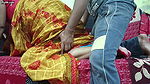 Pila saree pahankar Desi bhabhi ne apane hi uncle ke sath chud gahi
