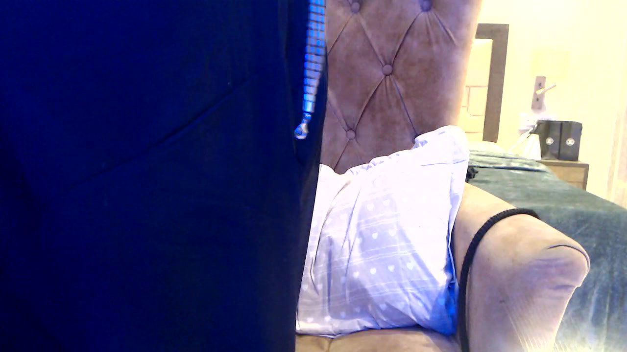 Stripchat-Public.Show-f-chhui_mui-2025.02.27.181415