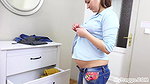 Pregnant Can TFit Into Her Old Clothes with Missy