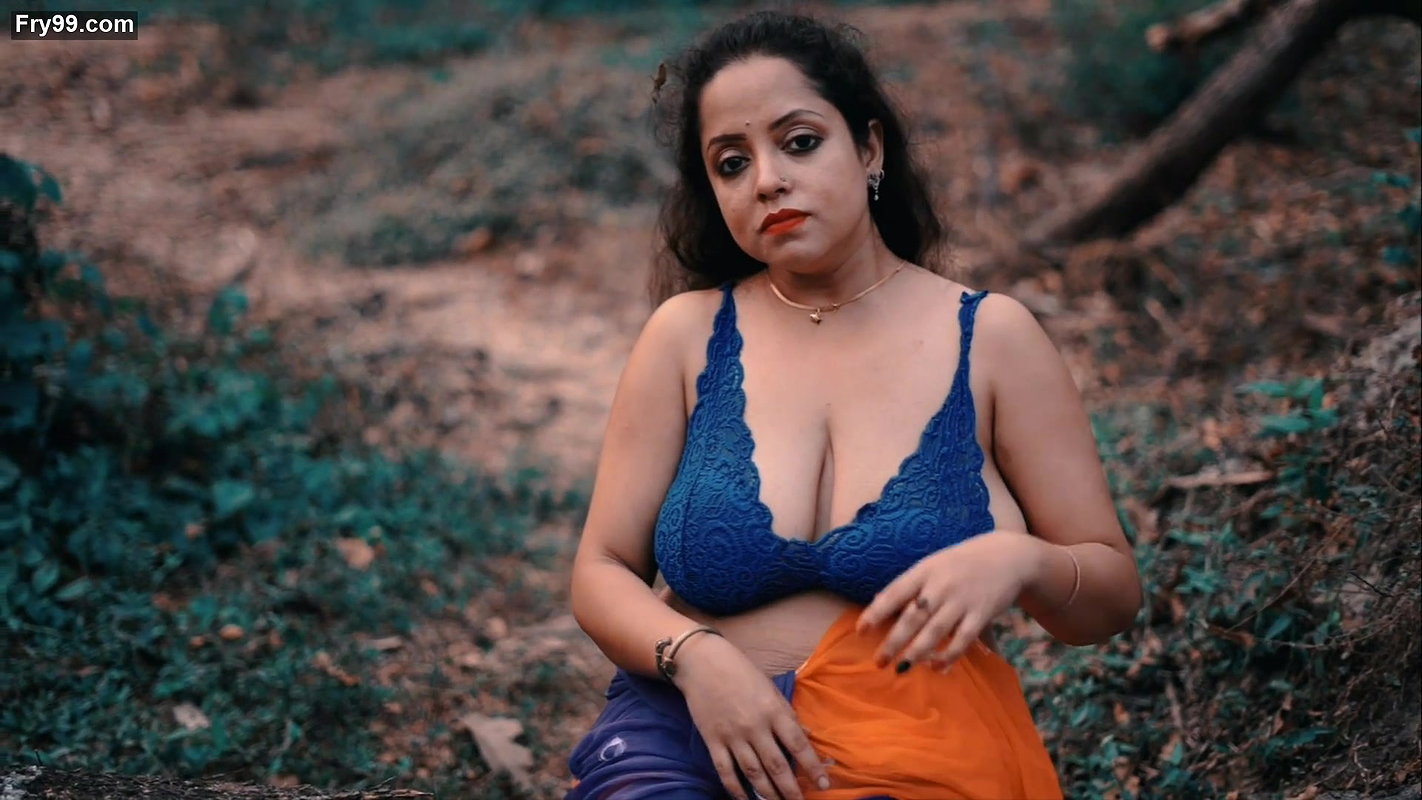 Big boobs model Tiyasha photoshoot video – 3