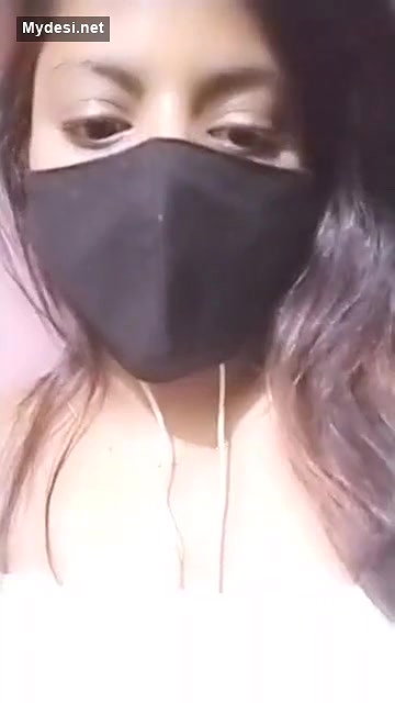 Desi sexy girl show her nice boobs on tango
