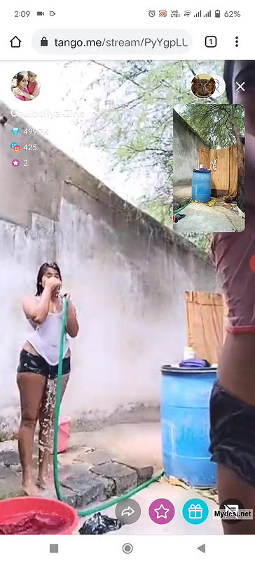 Chulbuliya Ladkiya Bathing In Tango Live