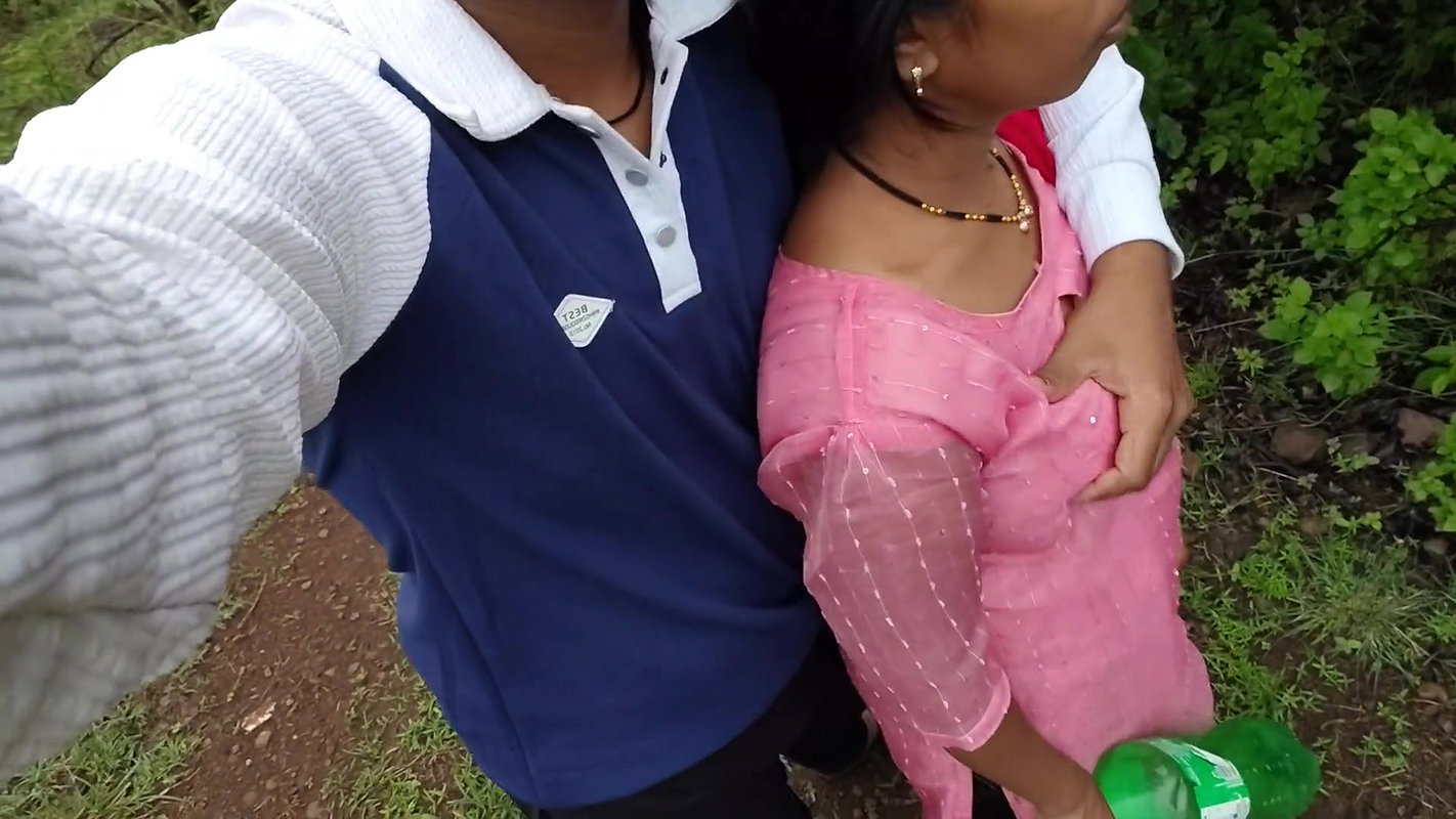 Indian desi movie – Bhabhi from the village had come to the forest to use the bathroom. I had come to the same forest with bike