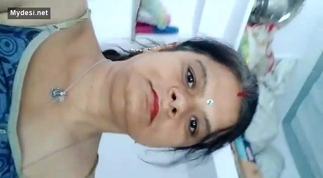 Village bhabhi showing boobs and pussy