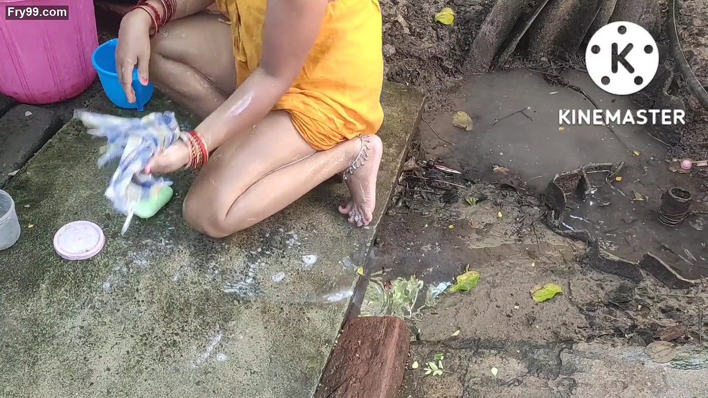 Anita yadav topless bathing boobs