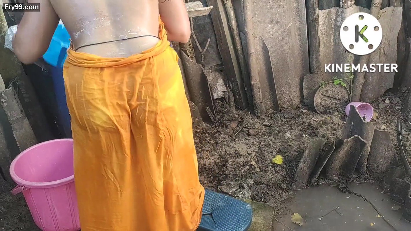Anita yadav topless bathing boobs