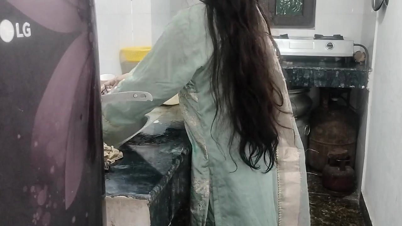 Doctor ne muze ghar pe bulakar bedroom me jabar dasti pela