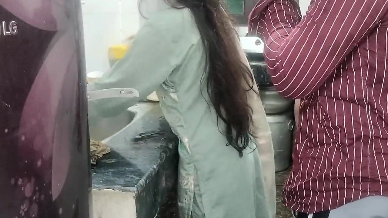Doctor ne muze ghar pe bulakar bedroom me jabar dasti pela