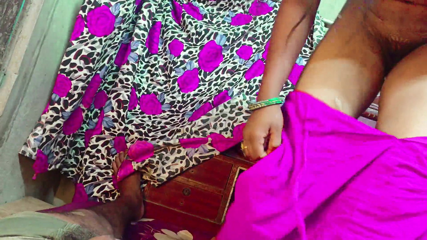 Desi village bhabhi hot masterbuting and family sex