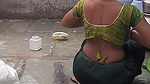 Beautiful maid hot skinny waist Ali asked that I started bathing in the open courtyard of my house, I secretly took a look