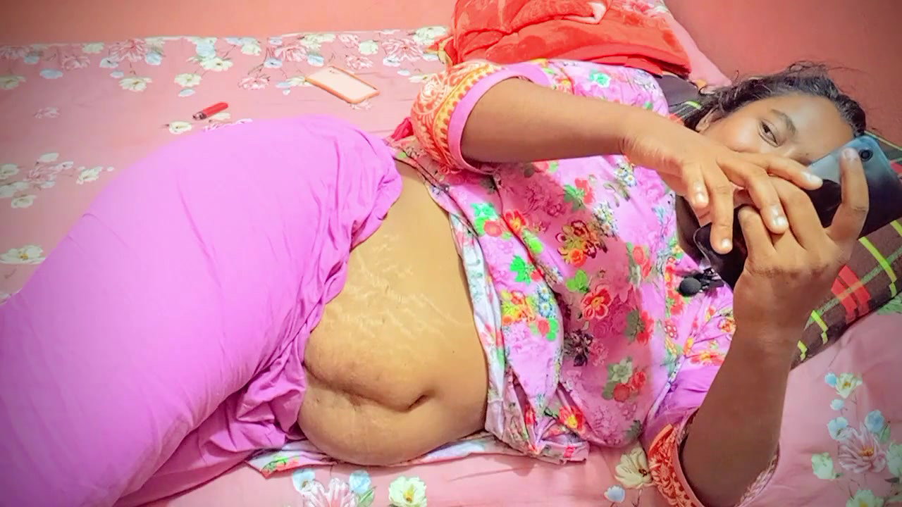 I had sex with a fat girlfriend today too, she’s talking to her husband on the phone,