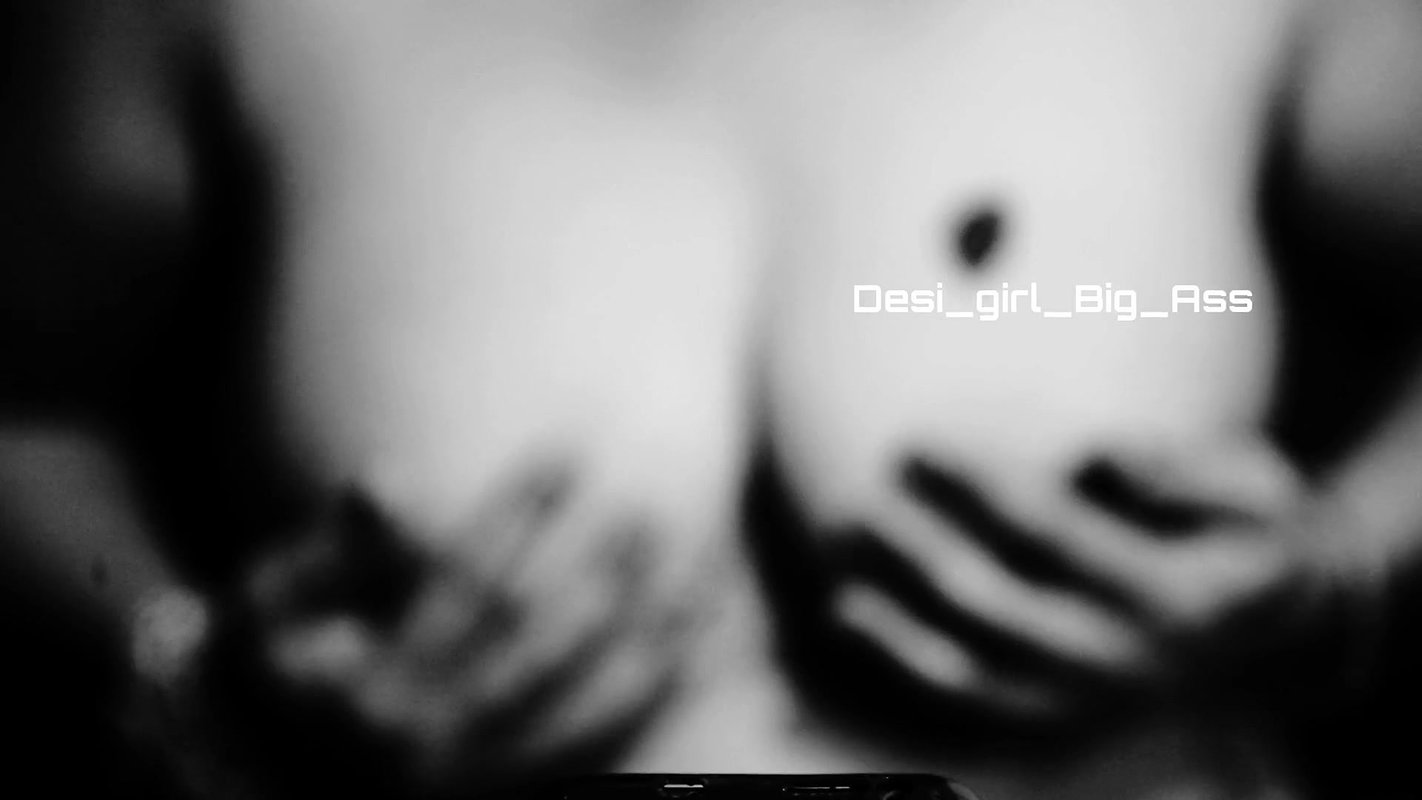 Black and White Show Nadiya’s Real Big Boobs,Huge Ass