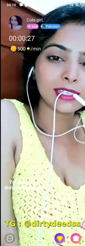 Paki Chamet Cute Girl Fingering on Live