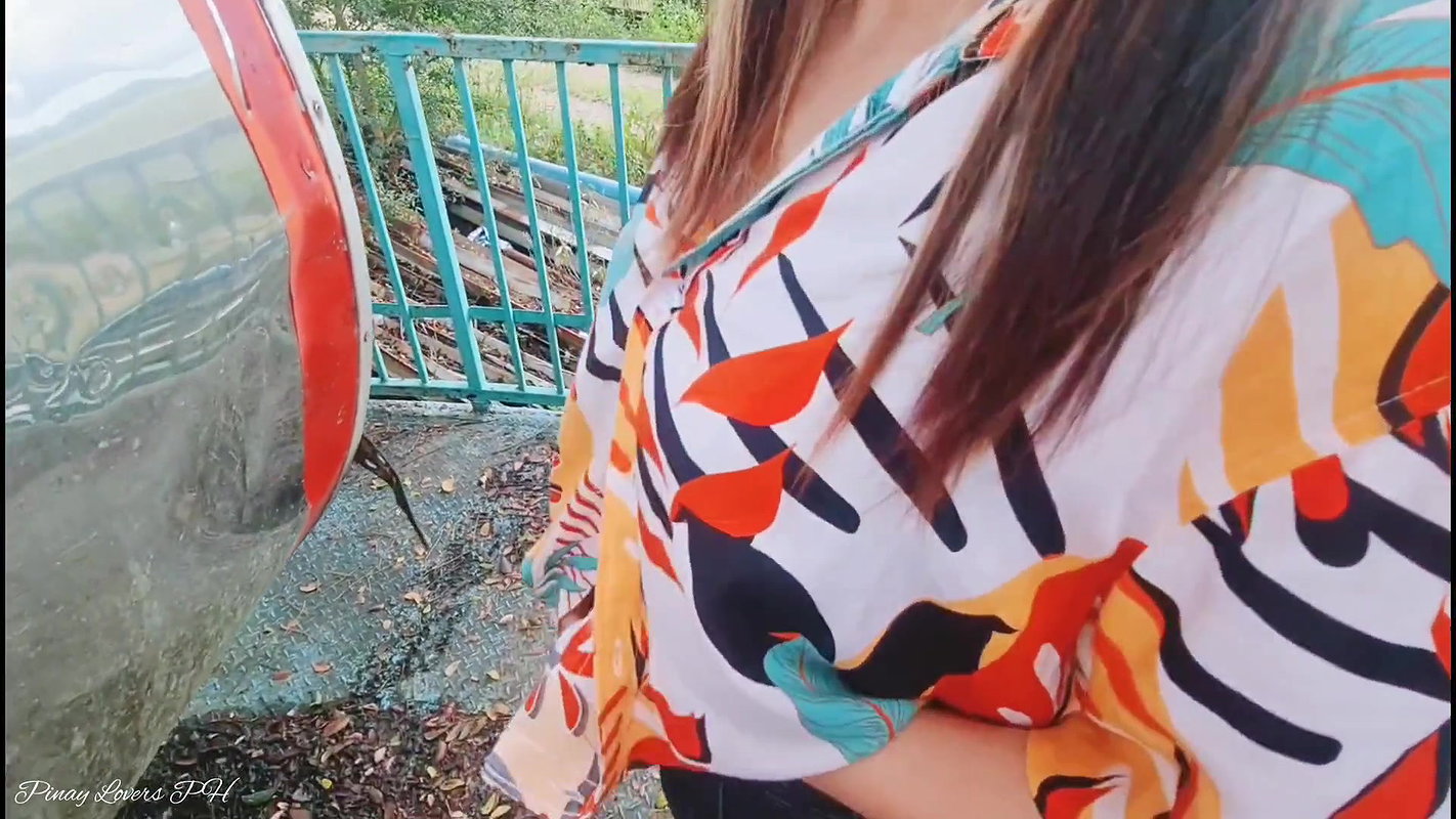 Asian Risky Outdoor Sex in Amusement Park