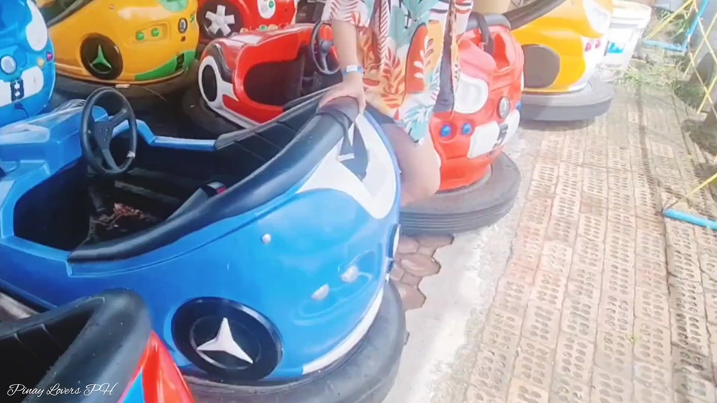 Asian Risky Outdoor Sex in Amusement Park