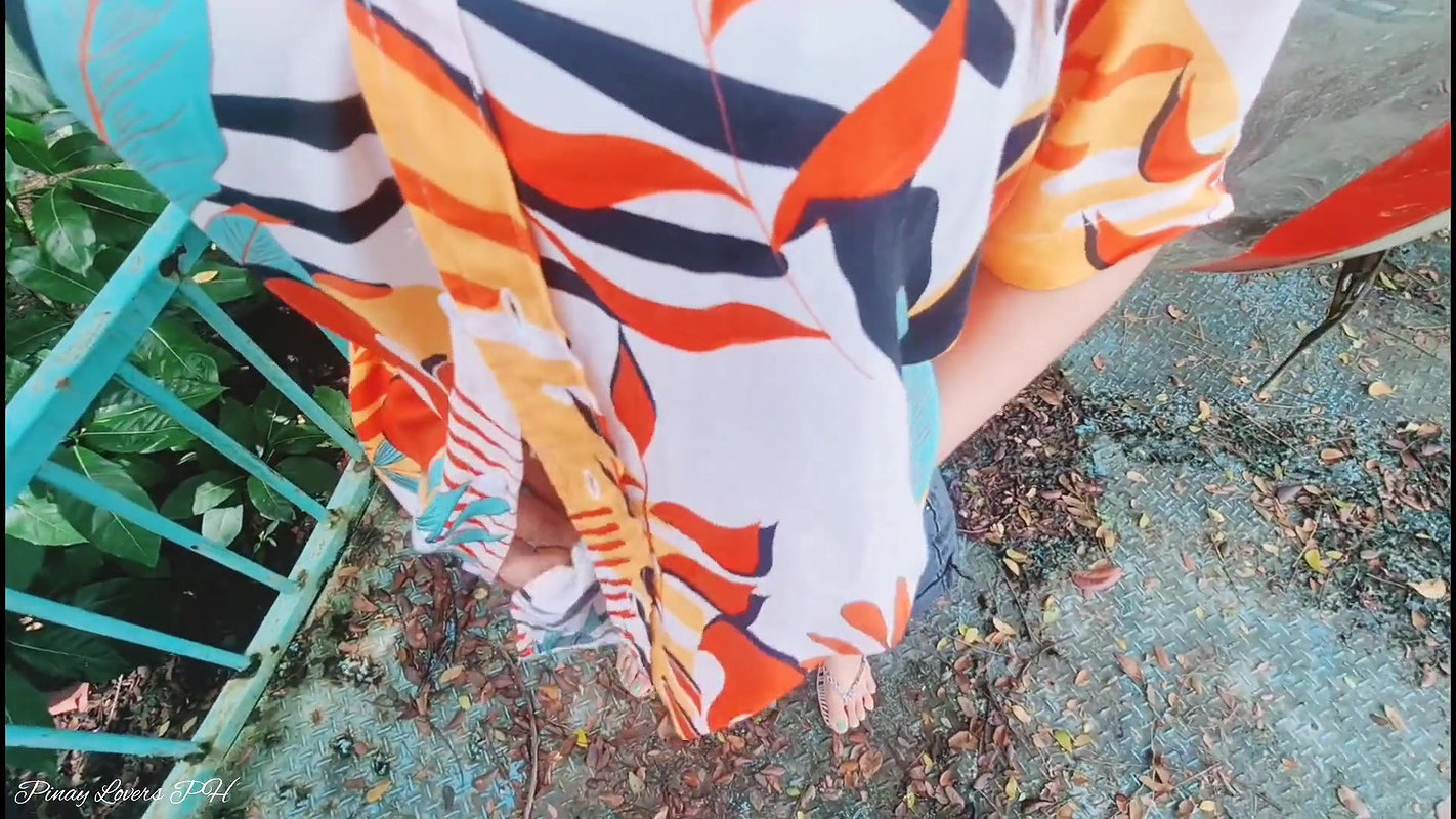 Asian Risky Outdoor Sex in Amusement Park