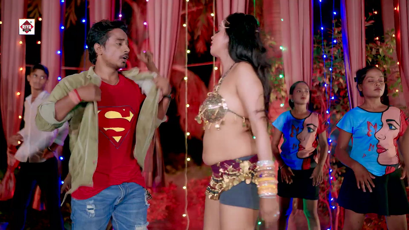 Madhu Rai hot song – Navel squeezed, Thigh show, slight cleavage2