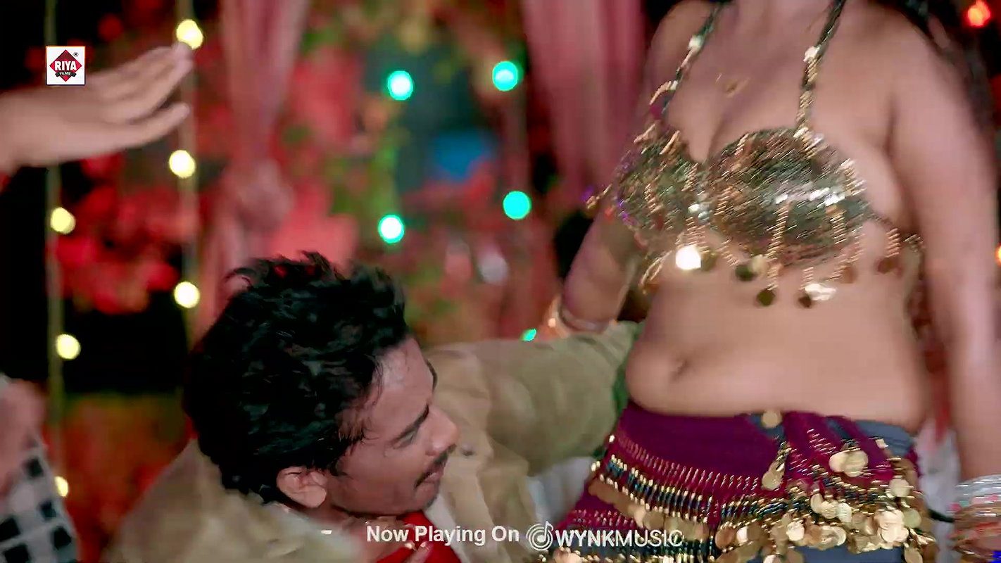 Madhu Rai hot song – Navel squeezed, Thigh show, slight cleavage2