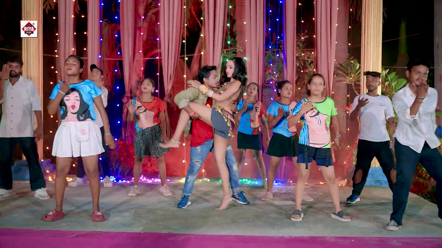 Madhu Rai hot song – Navel squeezed, Thigh show, slight cleavage2