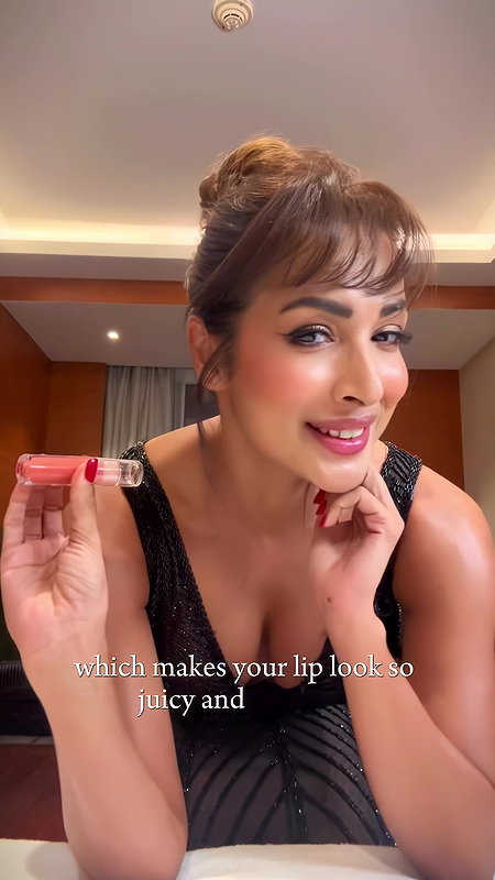 MALAIKA MILF CUNT DELIBERATE SHOW HER JUICY CLEAVAGE HQ VIDEO