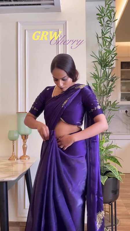 hot desi girl sexy cleavage and tummy in violet dress2