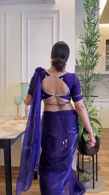 hot desi girl sexy cleavage and tummy in violet dress2