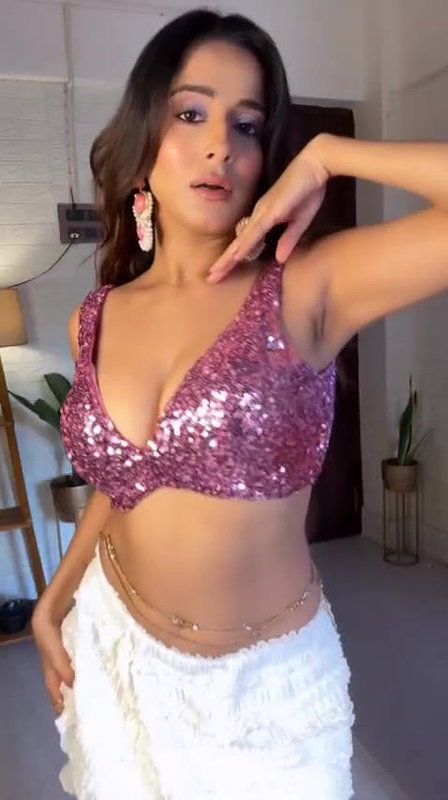KATE SHARMA JUICY MELONS YUMMY CLEAVAGE EXPOSE SEXY IN MINI SKIRT2