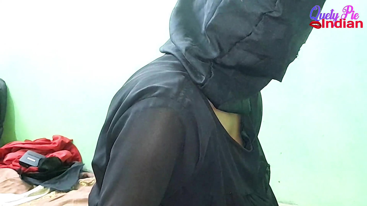 18 Year Old Desi Indian Student First Time Show Boobs and Pussy