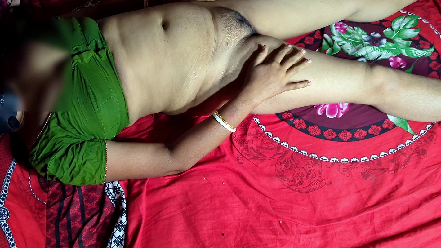 Desi Bhabhi Enjoying Sex with Her Neighbour