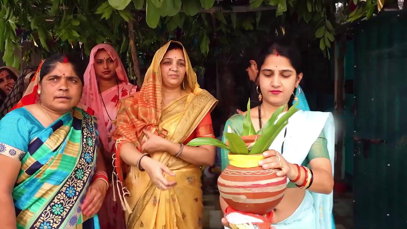 Nepali girl sexy open navel show in blue saree 2
