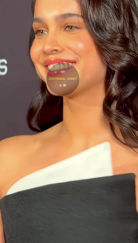 SHARVARI FASCINATING DAMN SEXY BOLD LOOKS IN SHORT DRESS AT EVENT 2