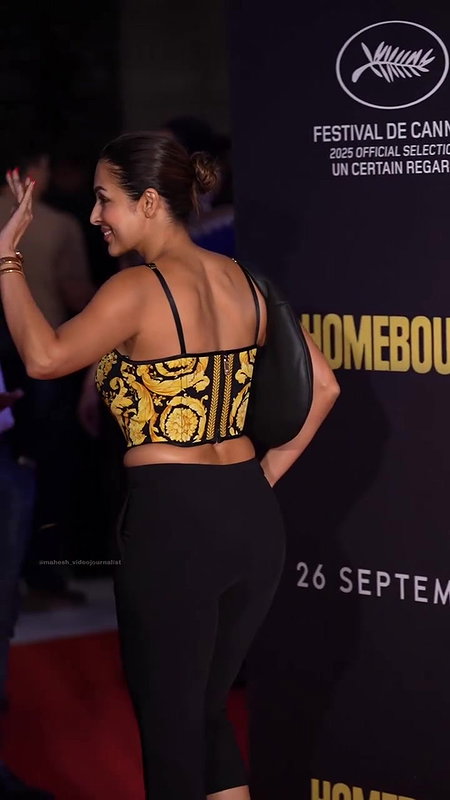 MOMMY MILF MALAIKA ARORA HUGE BOOB CLEAVAGE TEMPTING VIEW 4