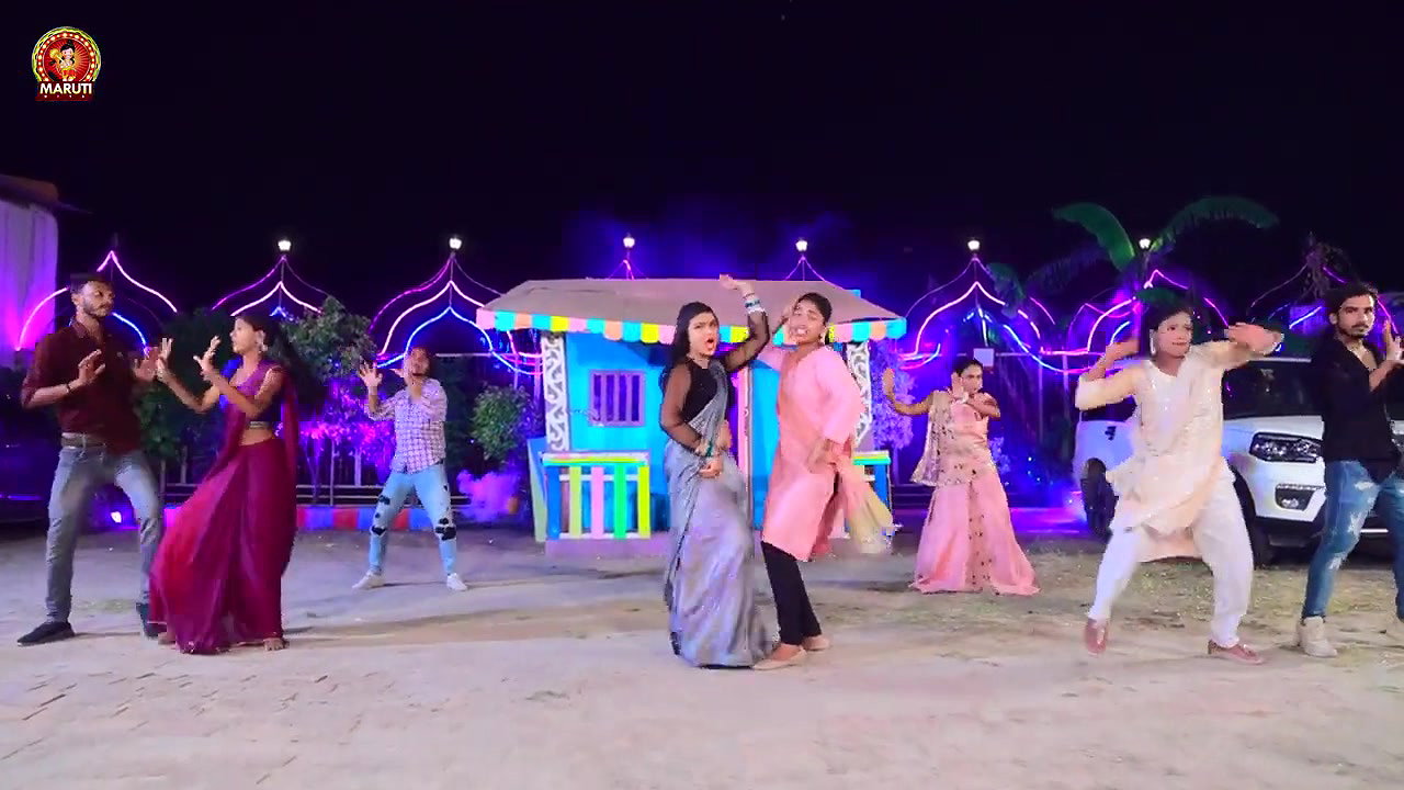 Priti Raj hot saree song – Navel caressed, Expressions2