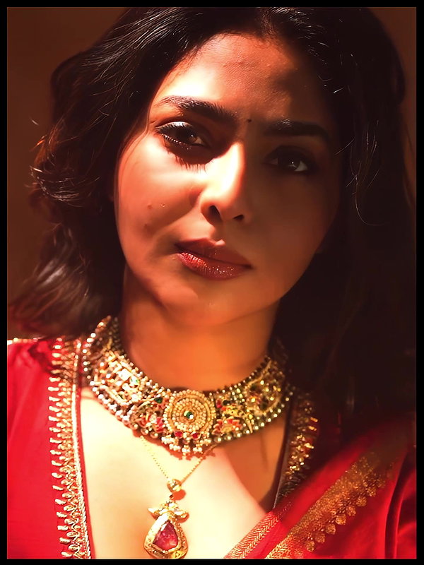AISHWARYA LEKSHMI CUTE CLEAVAGE TEASE HQ VIDEO2