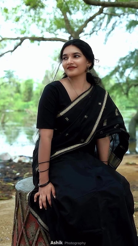 malayali sexy mode deep navel in black saree  2