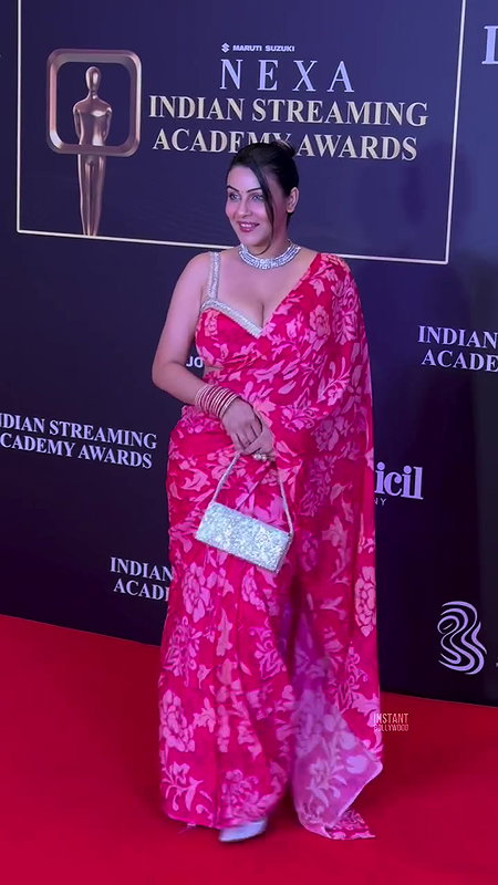 YAMINI MALHOTRA MASSIVE SEDUCTRESS BACKLESS AND FAPWORTHY IN SAREE  2