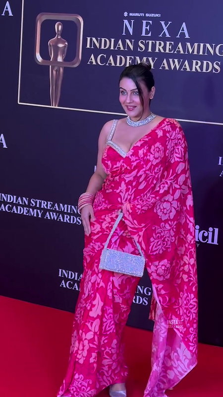 YAMINI MALHOTRA MASSIVE SEDUCTRESS BACKLESS AND FAPWORTHY IN SAREE  2