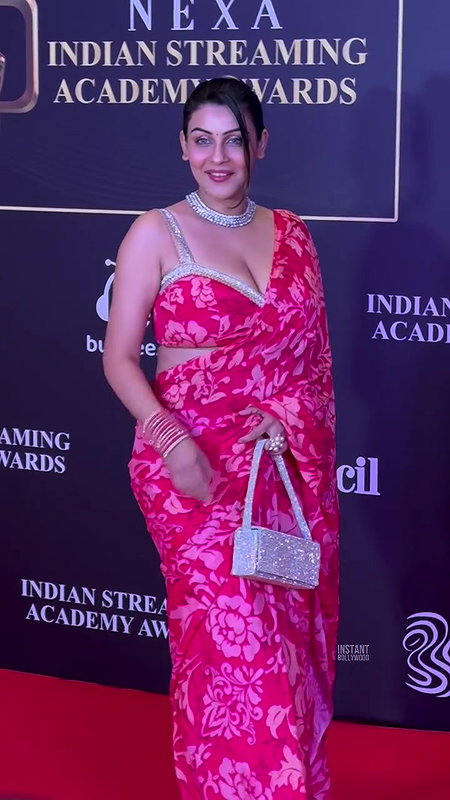 YAMINI MALHOTRA MASSIVE SEDUCTRESS BACKLESS AND FAPWORTHY IN SAREE  2