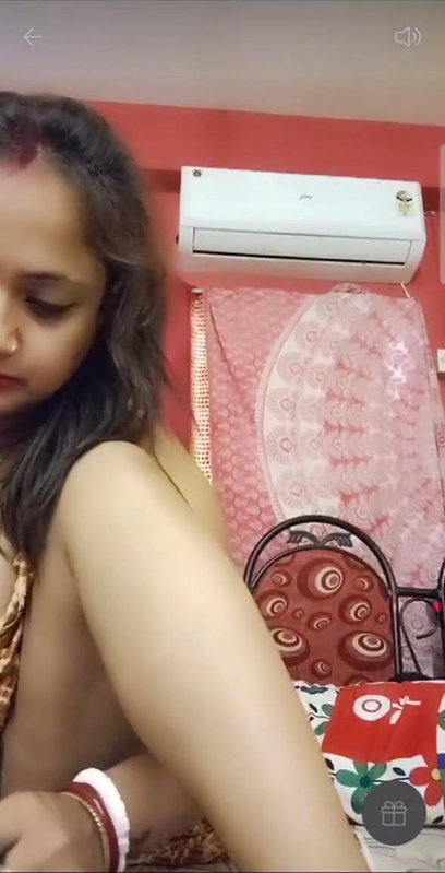 Bengali MILF Bubbles Show Boobs Waiting for Viewers2