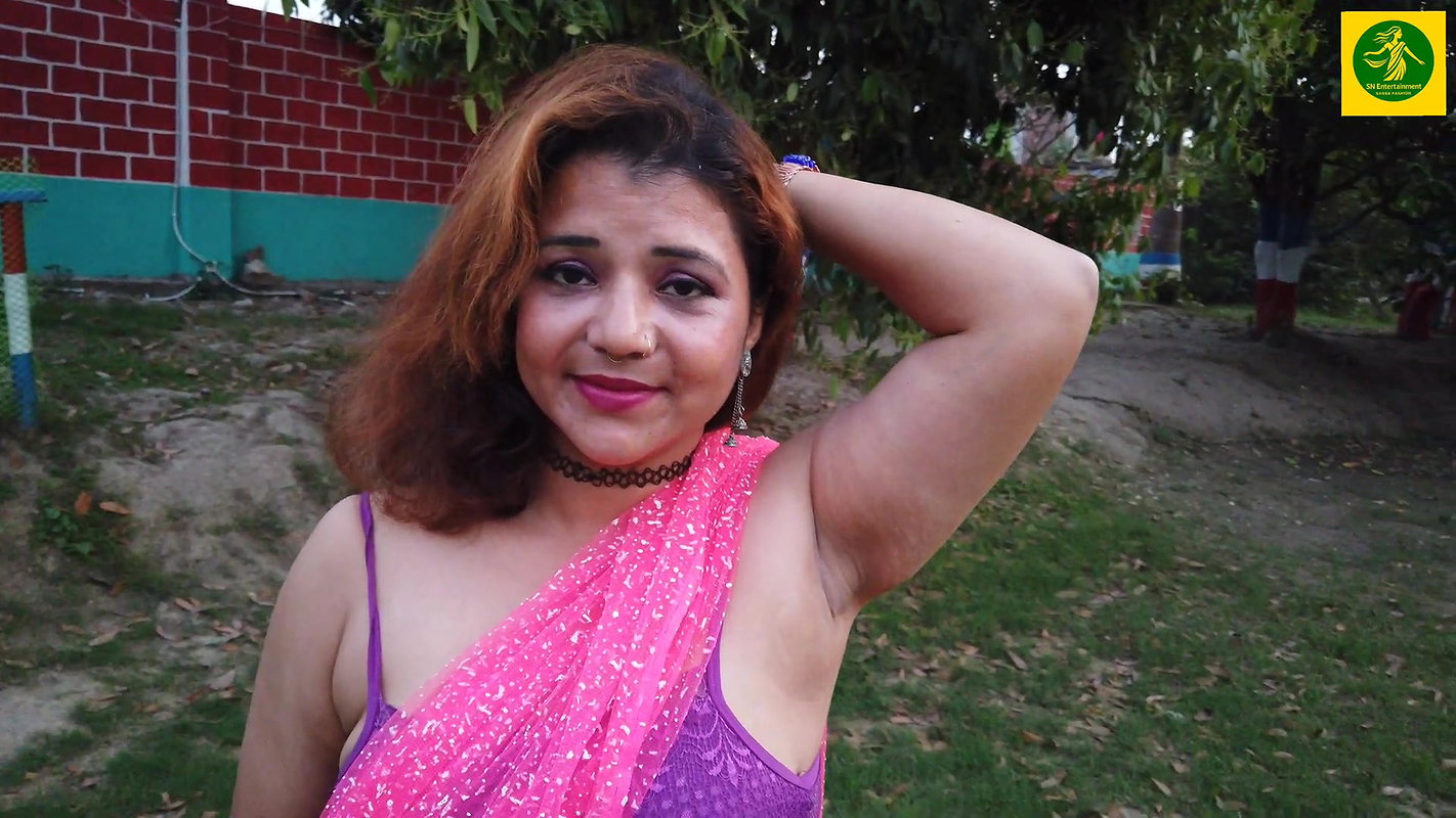 Horny aunty huge cleavage hot navel and armpit show sensual act2